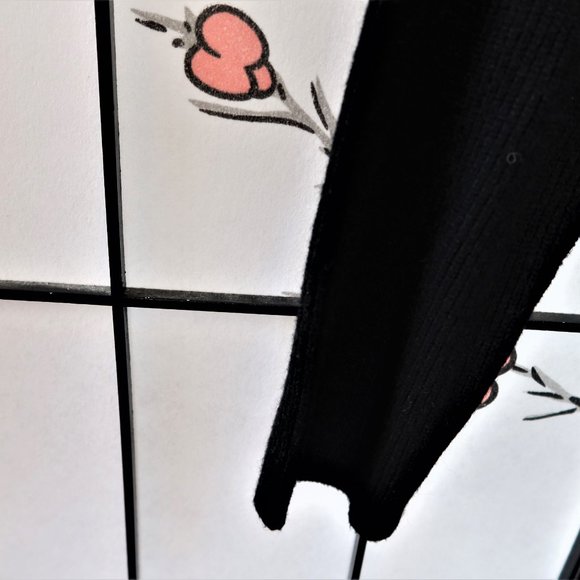 LOVESTITCH Black Asymmetrical Off Shoulder Turtle Neck Sweater Size Large - Picture 8 of 11